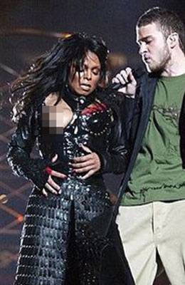 ▲2004년 당시 생중계된 노출 사건