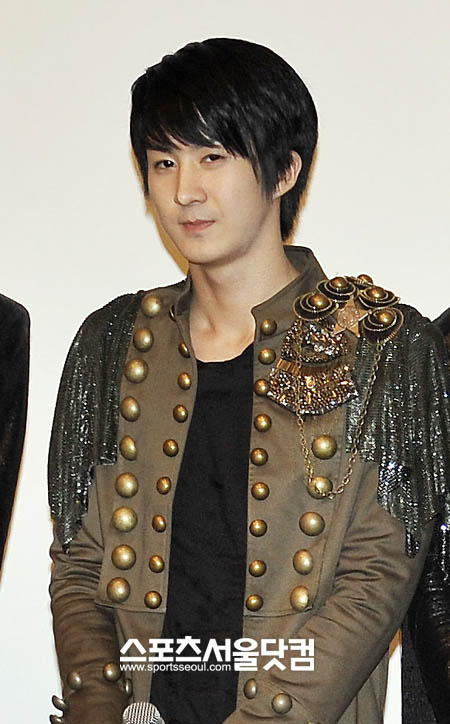 ▲ 소속사 계약해지 요구로 유키스를 탈퇴한 김기범/사진=더팩트DB