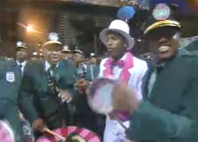 ▲삼바춤을 추는 호나우지뉴(가운데) (유투브 동영상 캡쳐)