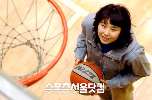 ▲ 결혼에 골인할 남자를 찾고 있는 안산 신안은행의 주전 가드 최윤아./노시훈 기자