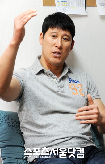 ▲ 인터뷰 중인 고정운 감독 / ⓒ 노시훈 기자