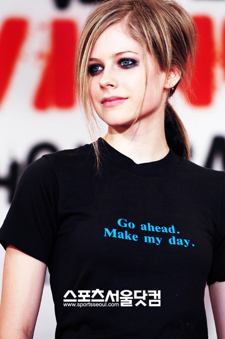 ▲ 한국 관객들이 매우 열정적이라고 전한 에이브릴 라빈./사진=더팩트DB