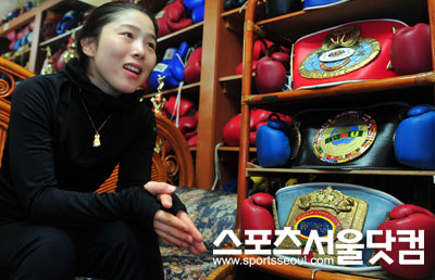 ▲ 수많은 챔피언 벨트가 그간의 노력을 짐작케 한다