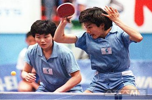▲ 1991년 지바 세계탁구선수권대회 당시 리분희(북측, 왼쪽)와 현정화