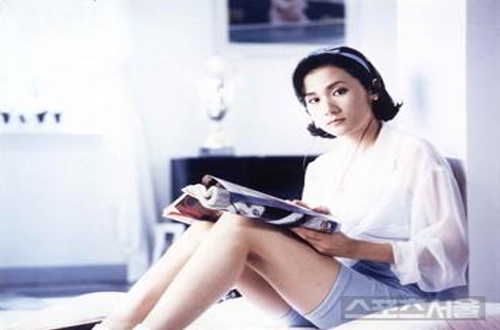 ▲ 한국화장품 탁구단 소속으로 CF 모델까지 경험한 현정화 감독