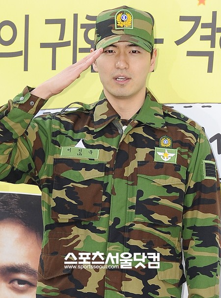 ▲ 지난 3월 제대 당시 이진욱/배정한 기자