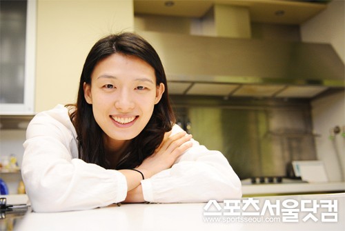 ▲ 28년의 현역 생활을 마치고 안산 신한은행 코치로 변신한 전주원 / ⓒ 배정한 기자