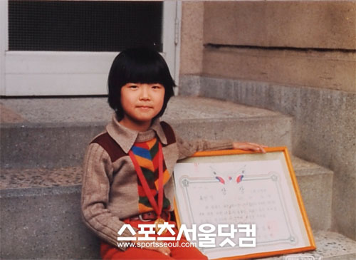 ▲ 어린 시절 전주원은 다재다능한 소녀였다. 초등학교 1학년 때 미술대회에서 입상했다.