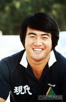 ▲ 씨름으로 미소 짓던 현역 시절 이만기