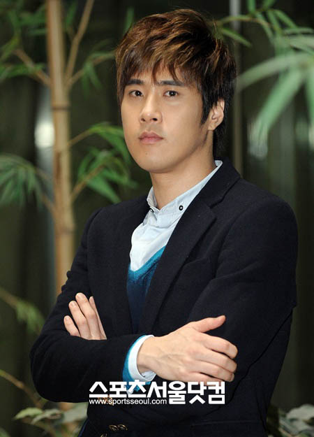 ▲ 27일 자택에서 숨진 채 발견된 가수 채동하 /더팩트DB