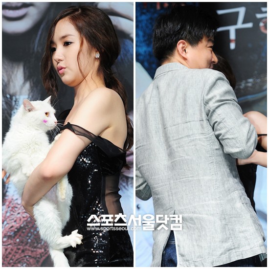 ▲노출사고로 이어질뻔한 박민영의 포토타임을 순발력 넘치는 센스로 대처하는 방송인 김생민. / 배정한 기자