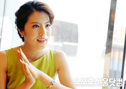 ▲인터뷰에 응하고 있는 오승연 교수. 그는 효과적인 영어 능력 습득을 위해 관심과 흥미가필요하다고 강조했다.