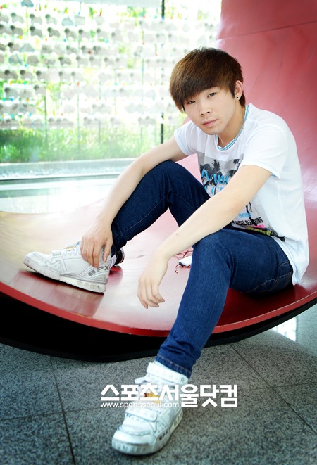 ▲중국 연변 밤업소에서 노래를 불렀다고 해 화제를 모은 백청강 /더팩트DB