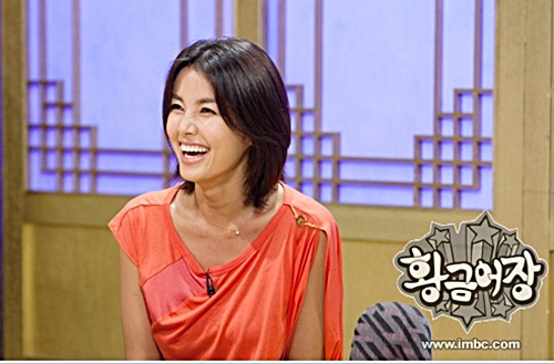 ▲ MBC 황금어장- 무릎팍도사에서 남편 차인표와 결혼에 골인하게 된 과정을 밝힌 신애라 / MBC 제공