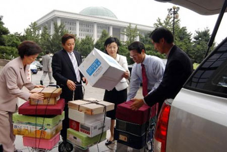 ▲ 한나라당 새정치 수요모임 소속 의원들. 왼쪽부터 이계경·원희룡·김희정·정병국 의원. /사진 출처=서울신문