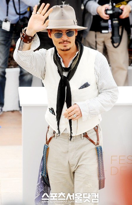 ▲암울했던 과거가 전 여자친구에 의해 폭로될까 두려워하고 있는 조니 뎁/더팩트DB