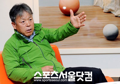 ▲ 해군 UDT를 자원 입대한 그는 전역 이후 본격적인 고산 도전에나섰다