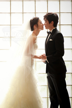 ▲ 내달 9월 결혼을 발표한 프로게이머 서지훈(오른쪽)