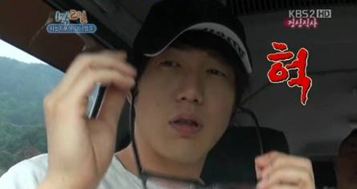 ▲안경 벗고 있는 성시경./KBS 2TV 1박2일 방송 캡처