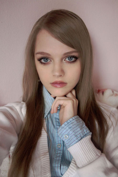 ▲빼어난 이목구비와 몸매로 찬사를 받고 있는 다코타