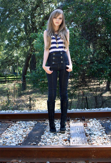 ▲빼어난 이목구비와 몸매로 찬사를 받고 있는 다코타