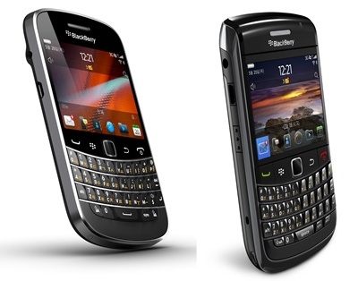 ▲  신제품 블랙베리 볼드 9900(왼쪽)과 블랙베리 볼드 9870