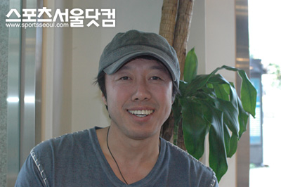 ▲자신이 저니맨임을 자랑스럽다는 최익성은 야구를 통해 배운 인생을 사람들과 나누고 싶다며 활짝 웃었다.