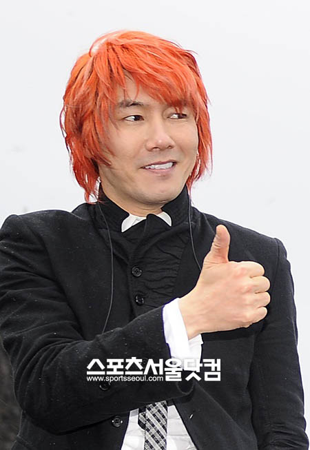▲지난 3월 독도에서 공연을 가졌던 당시의 김장훈./더팩트DB