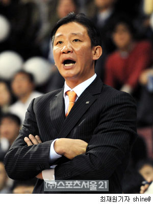 ▲ 중국 기자들의 무례한 언행에 분노한 허재 감독