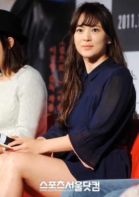 ▲핫팬츠를 입고 기자간담회에 참석한 송혜교. /노시훈 기자