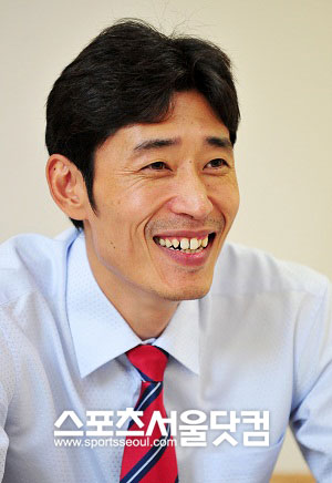 ▲ 신 감독은 패배의식에 사로잡혀있던 홍익대배구에 신바람을 불어넣어 탈바꿈시키고 있다