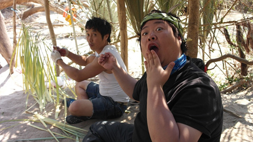 ▲ 아프리카에서 정글의 법칙을 촬영 중인 김병만(왼쪽)과 류담(오른쪽)의 모습/SBS 제공