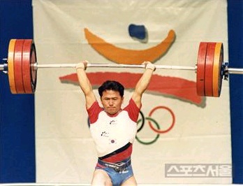 ▲ 1992년 바르셀로나올림픽 역도 금메달리스트 전병관
