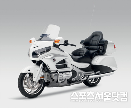 ▲ 혼다 프리미엄 럭셔리 투어러 2012년형 골드윙