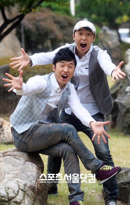 ▲모자를 안 쓴 왼쪽이 형 이상호, 오른쪽이 동생 이상민이다.