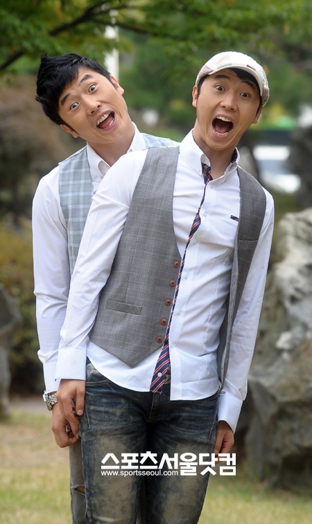 ▲키, 몸무게 등 신체사이즈가 모두 같은 쌍둥이 개그맨 이상민(앞)-이상호