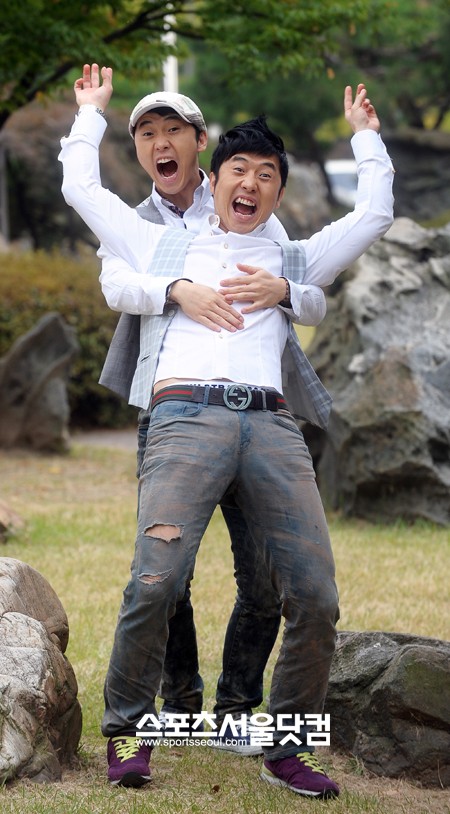 ▲이상호(앞)-이상민은 찰떡 호흡을 자랑하며 유쾌한 촬영을 이어갔다.