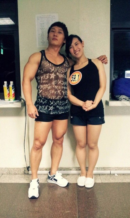 ▲열애설 기념으로 사진을 공개한 이승윤-이희경 /이승윤 트위터