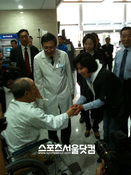 ▲서울보훈병원을 찾은 나경원 서울시장 후보/박형남 기자