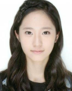 ▲걸그룹 멤버 크리스탈(위쪽부터),제시카, 박산다라, 현아의 여권사진이 화제다. /사진=인터넷 캡쳐