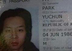 ▲아이돌가수 멤버 김희철(위쪽부터), 김재중,박유천, 닉쿤의 사진 또한 이채롭다.