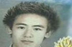 ▲아이돌가수 멤버 김희철(위쪽부터), 김재중,박유천, 닉쿤의 사진 또한 이채롭다.