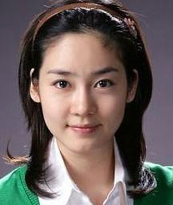 ▲배우 구혜선(위쪽부터), 성유리, 가수 윤종신,아나운서 전현무의 여권사진이 공개돼 눈길을끌고 있다.