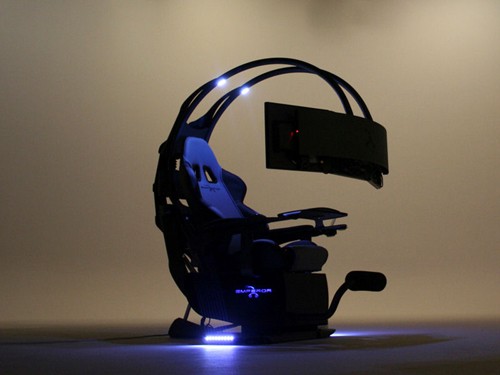 ▲항공기, 자동차게임 마니아를 위해 제작된 일체형 PC 엠퍼러-1510