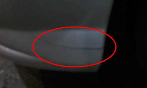 ▲사고 당시 서우가 이용하는 스타크래프트 밴 차량에 난 흠집.