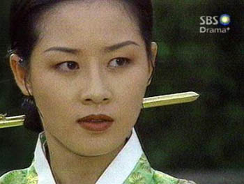 ▲드라마에서 장희빈은 대표적인 악녀로 배우 정선경(위),김혜수 등이 맡아 시청자들의 사랑과 미움을 동시에 받았다./사진=SBS, KBS 드라마 장희빈