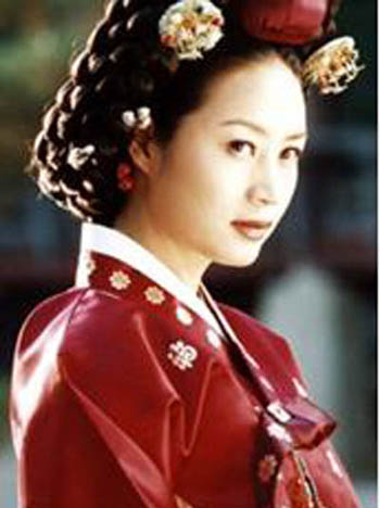 ▲드라마에서 장희빈은 대표적인 악녀로 배우 정선경(위),김혜수 등이 맡아 시청자들의 사랑과 미움을 동시에 받았다./사진=SBS, KBS 드라마 장희빈