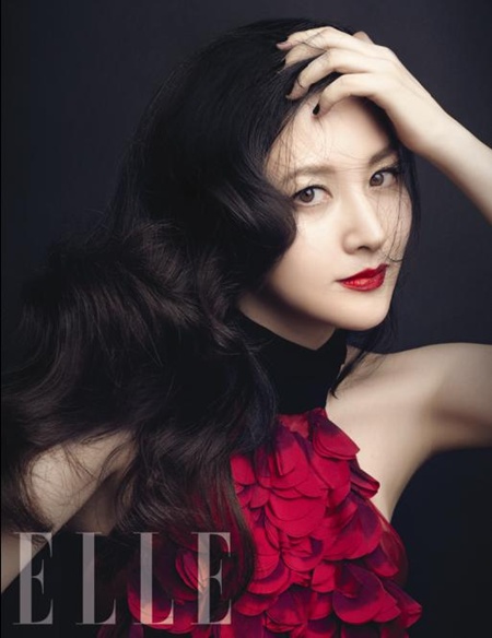 ▲배우 이영애가 오랜만에 화보 촬영에 나섰다./ELLE 제공