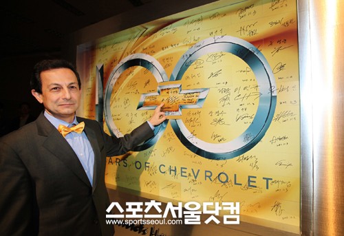 ▲ 마이크 아카몬 한국지엠 사장