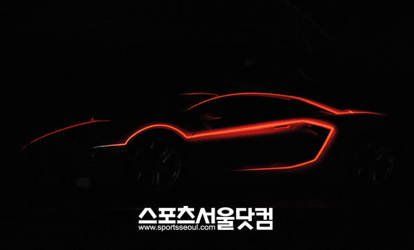 ▲ 람보르기니 아벤타도르 LP700-4